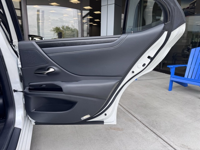 2025 Lexus ES 350 photo 18