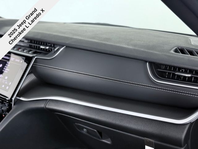 2025 Jeep Grand Cherokee Laredo X photo 26
