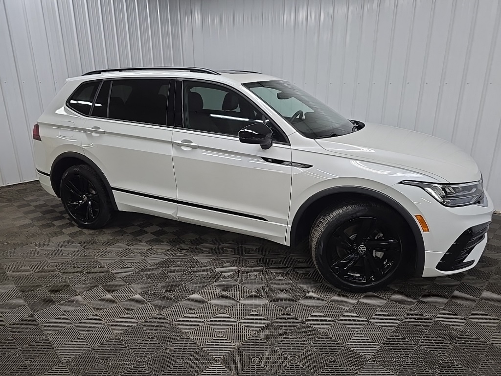 2023 Volkswagen Tiguan SE R-LINE BLACK