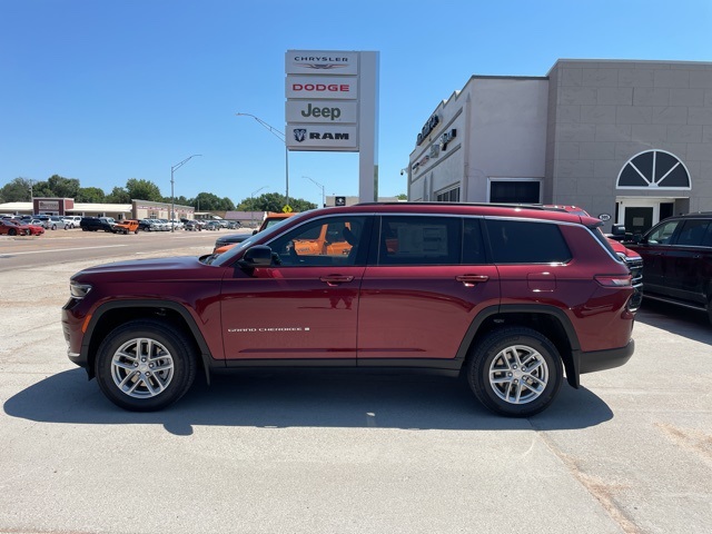 2025 Jeep Grand Cherokee L Laredo's photo