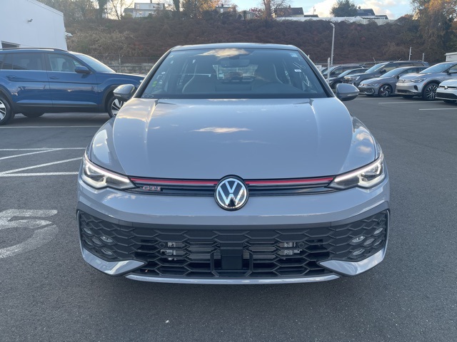 2026 Volkswagen Golf GTI SE photo 4