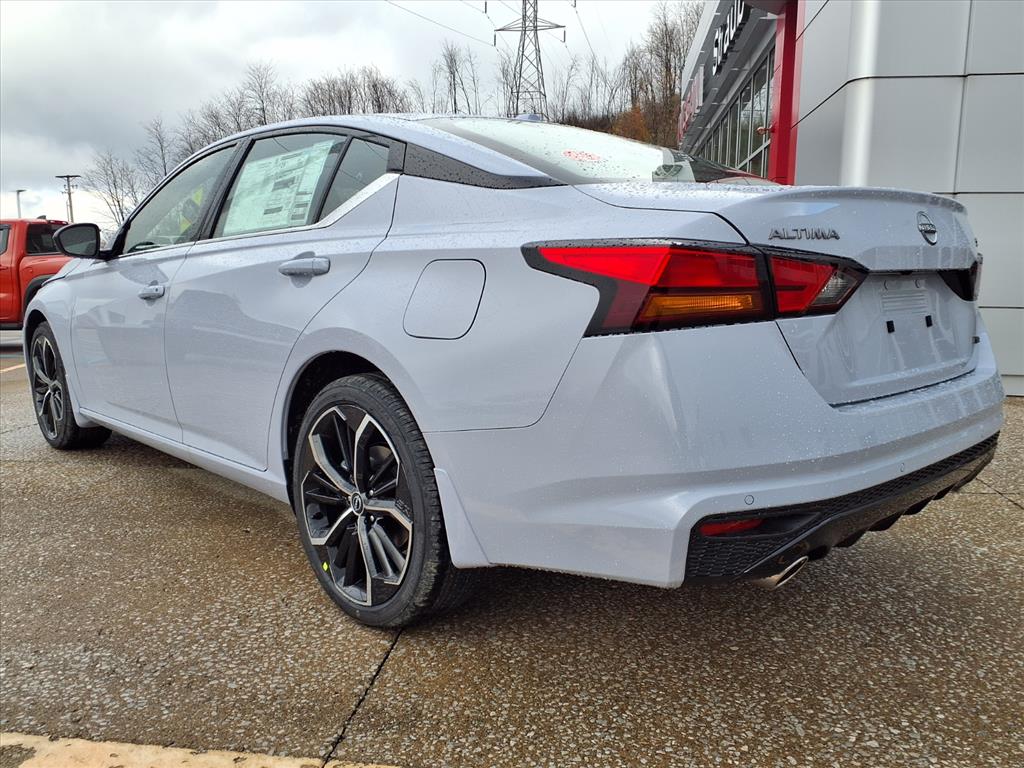 2025 Nissan Altima 2.5 SR photo 3