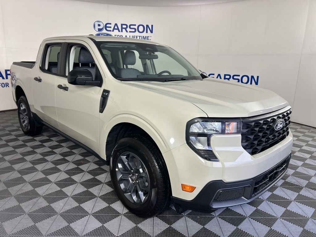 2025 Ford Maverick XLT photo 2