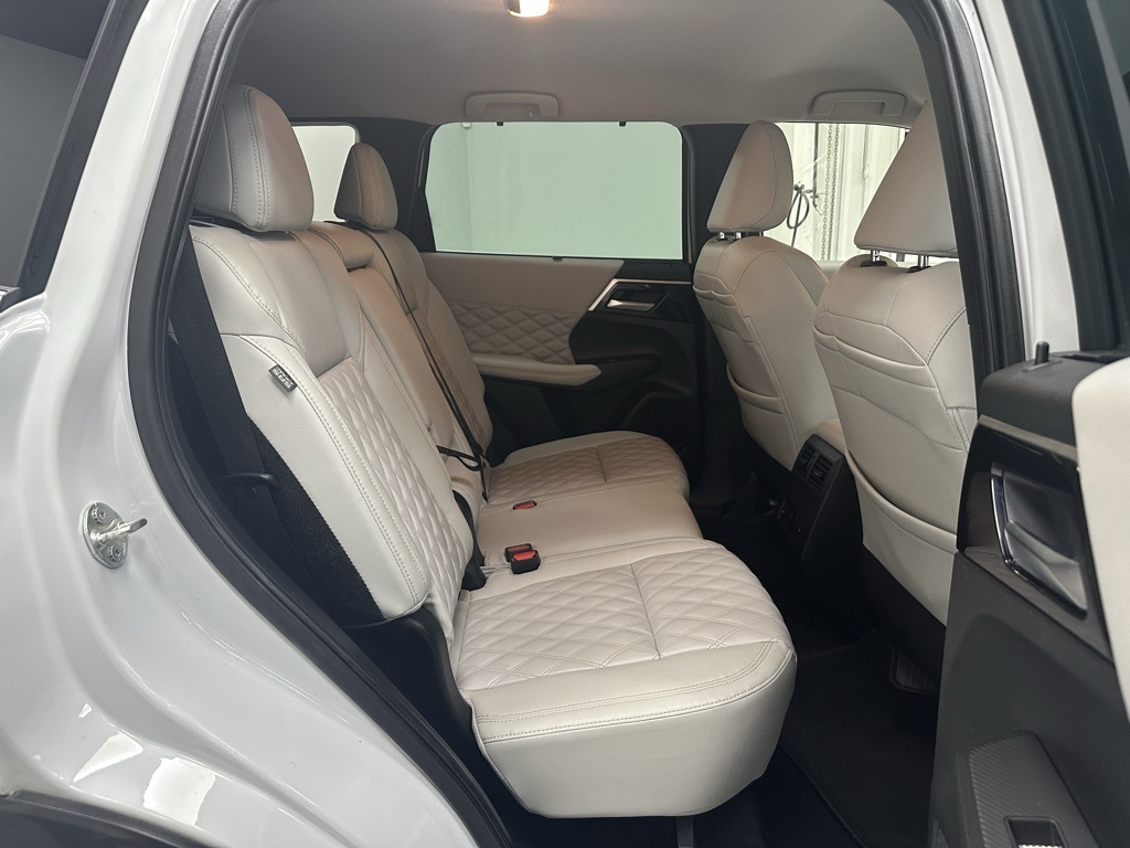 2023 Mitsubishi Outlander SEL photo 16