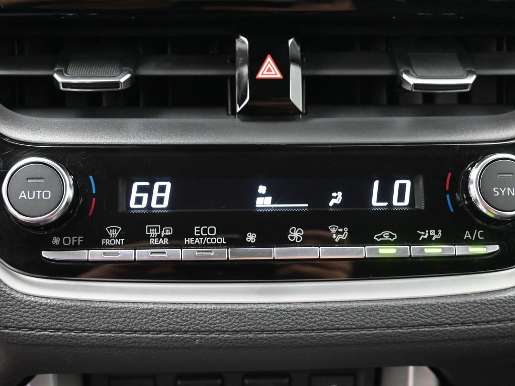 2023 Toyota Corolla Cross XLE photo 21
