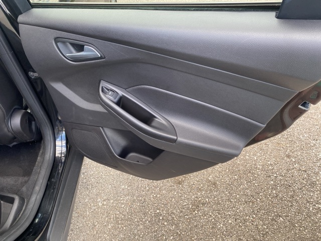 2014 Ford Focus SE photo 23