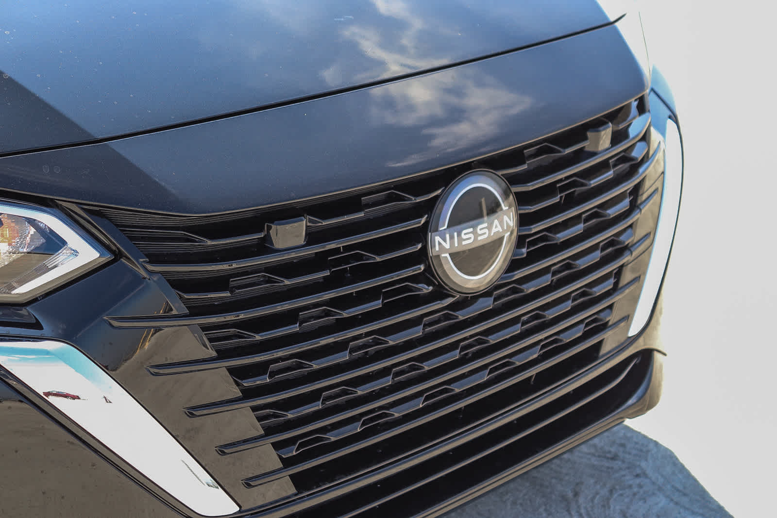 2025 Nissan Sentra SV photo 4