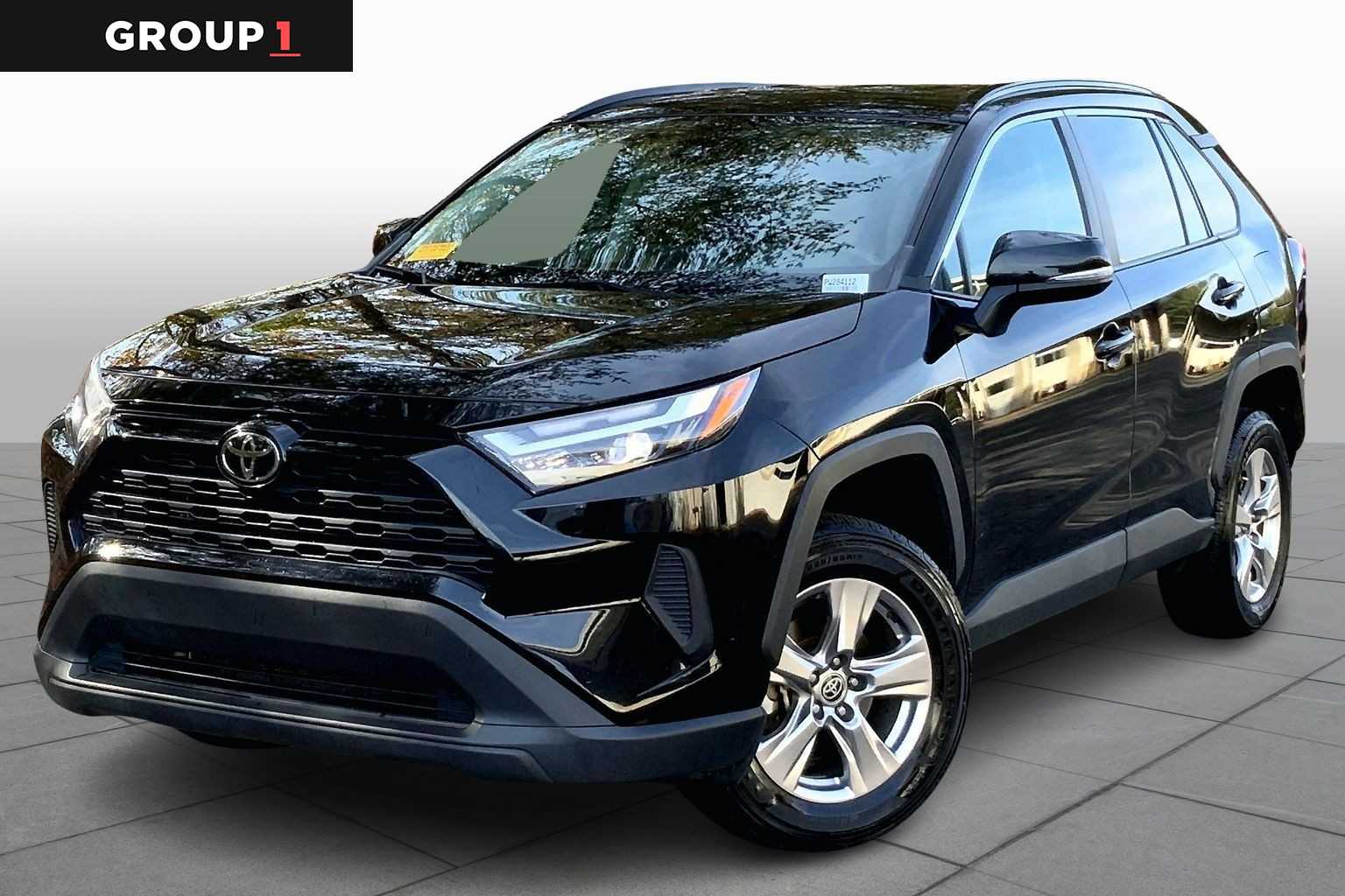2023 Toyota RAV4 XLE's photo