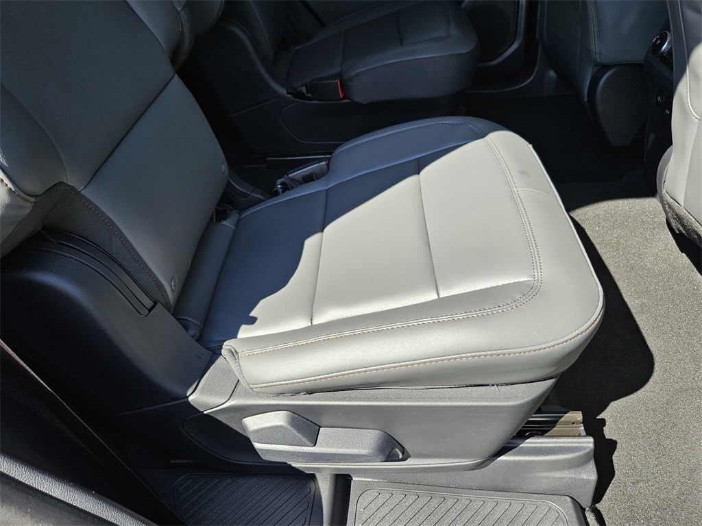 2025 Ford Explorer photo 21