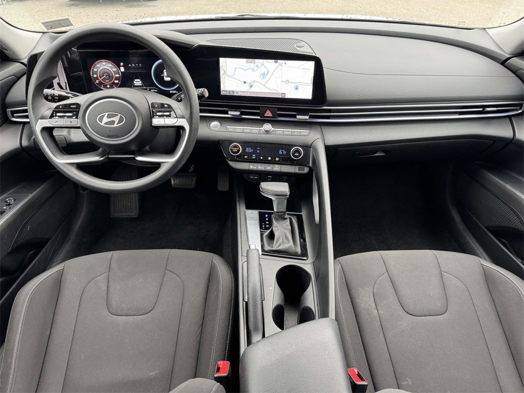 2024 Hyundai Elantra SEL photo 2