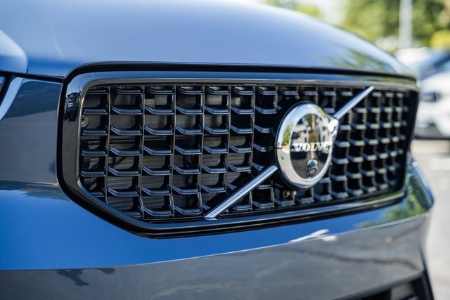 2026 Volvo XC40 photo 9