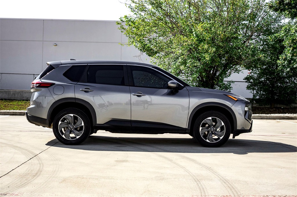 2024 Nissan Rogue SV photo 3