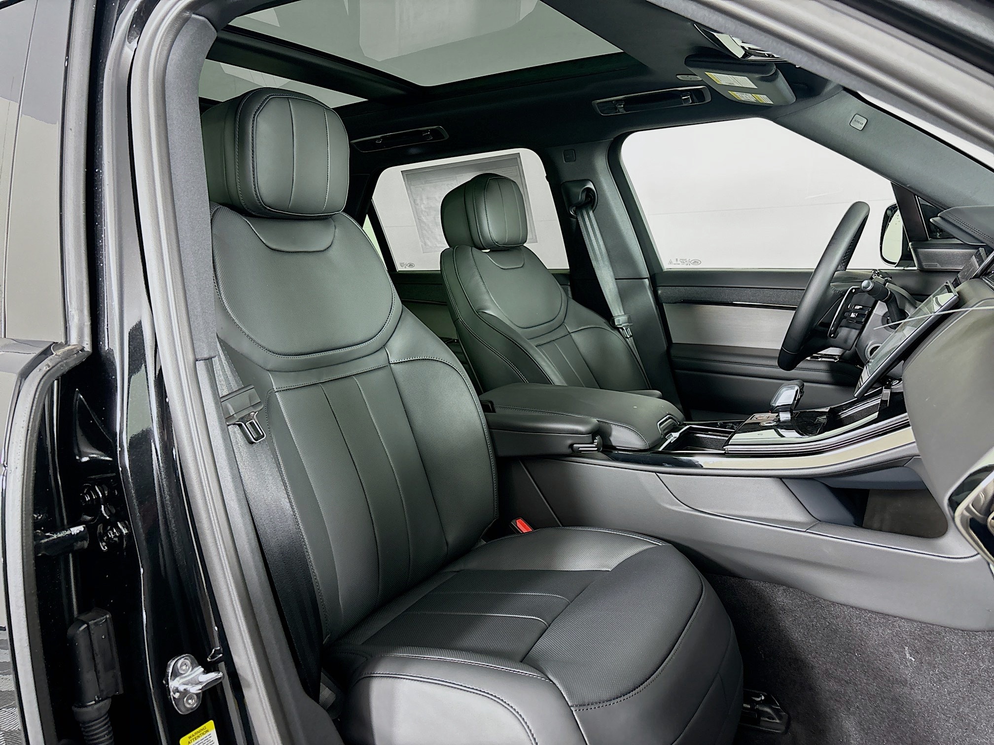 2025 Land Rover Range Rover Sport SE photo 27