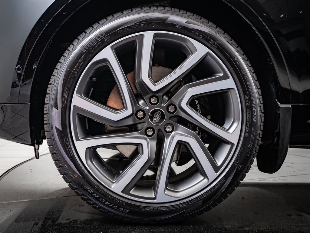 2025 Land Rover Discovery Metropolitan Edition photo 8