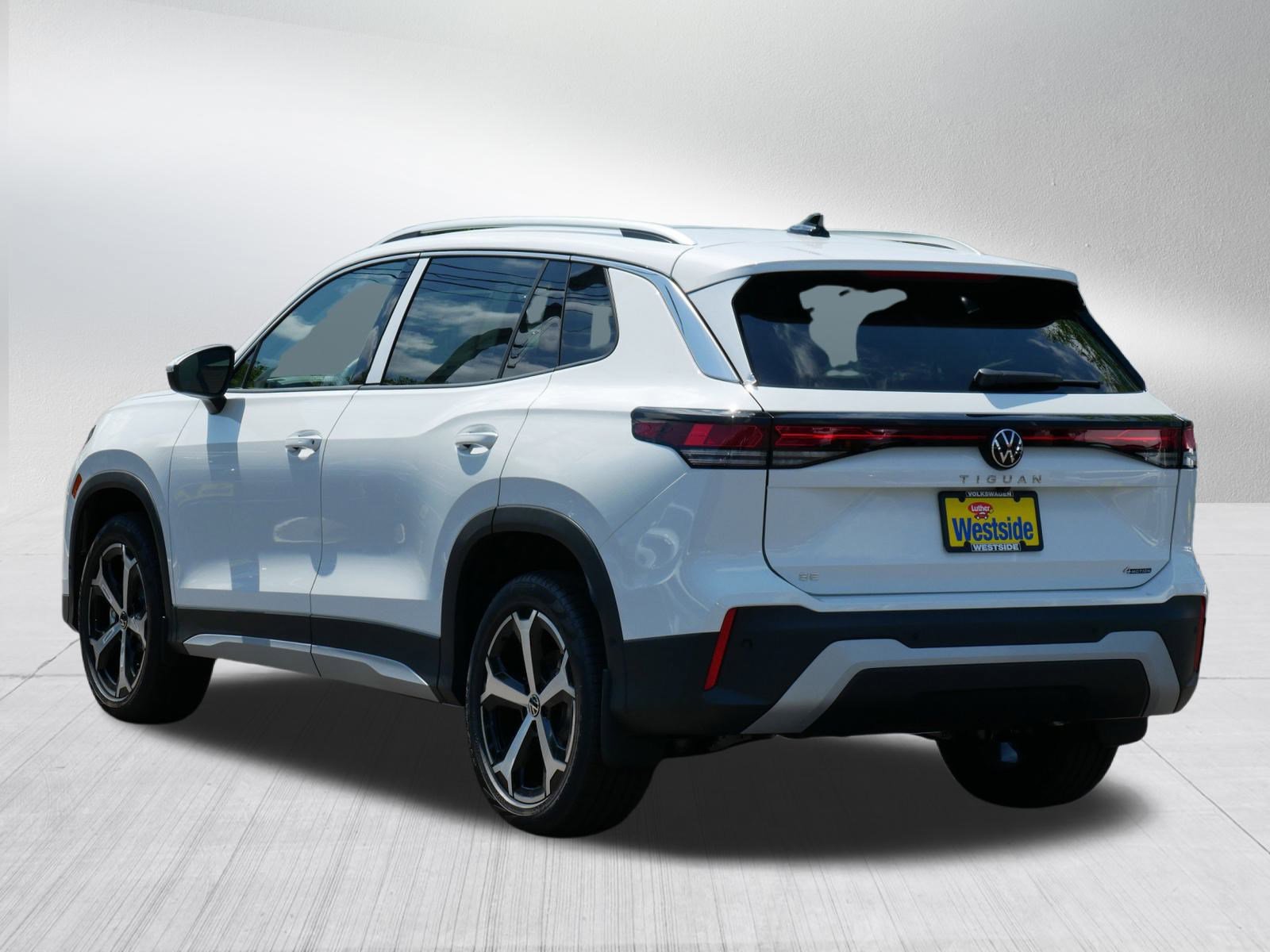 2025 Volkswagen Tiguan SE photo 2
