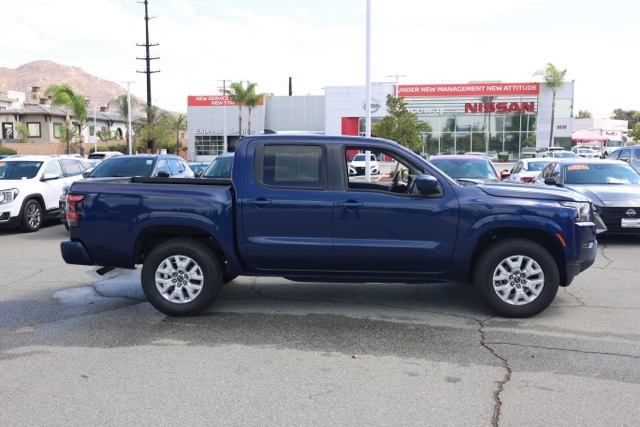 2023 Nissan Frontier SV photo 2