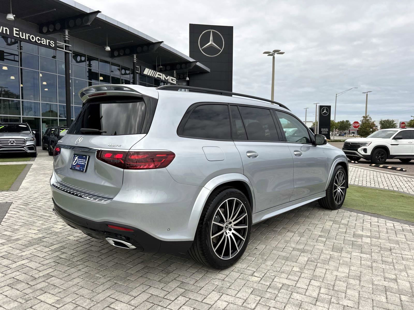 2026 Mercedes Benz GLS 450 4MATIC photo 4