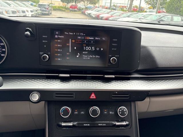 2023 Kia Carnival LX photo 11