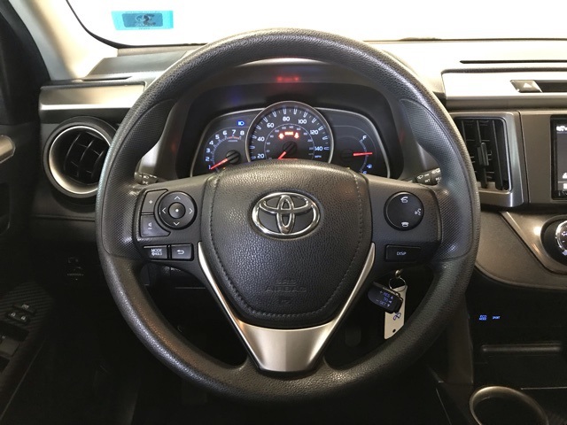 2015 Toyota RAV4 LE photo 17
