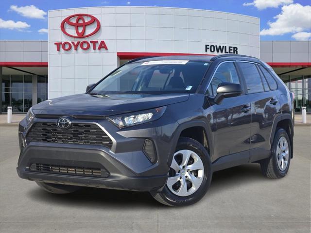 2020 Toyota RAV4 LE's photo