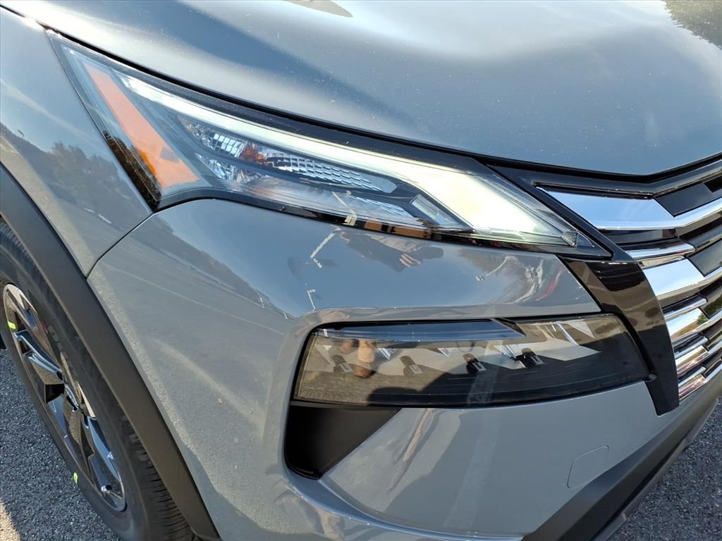 2026 Nissan Rogue SV photo 2