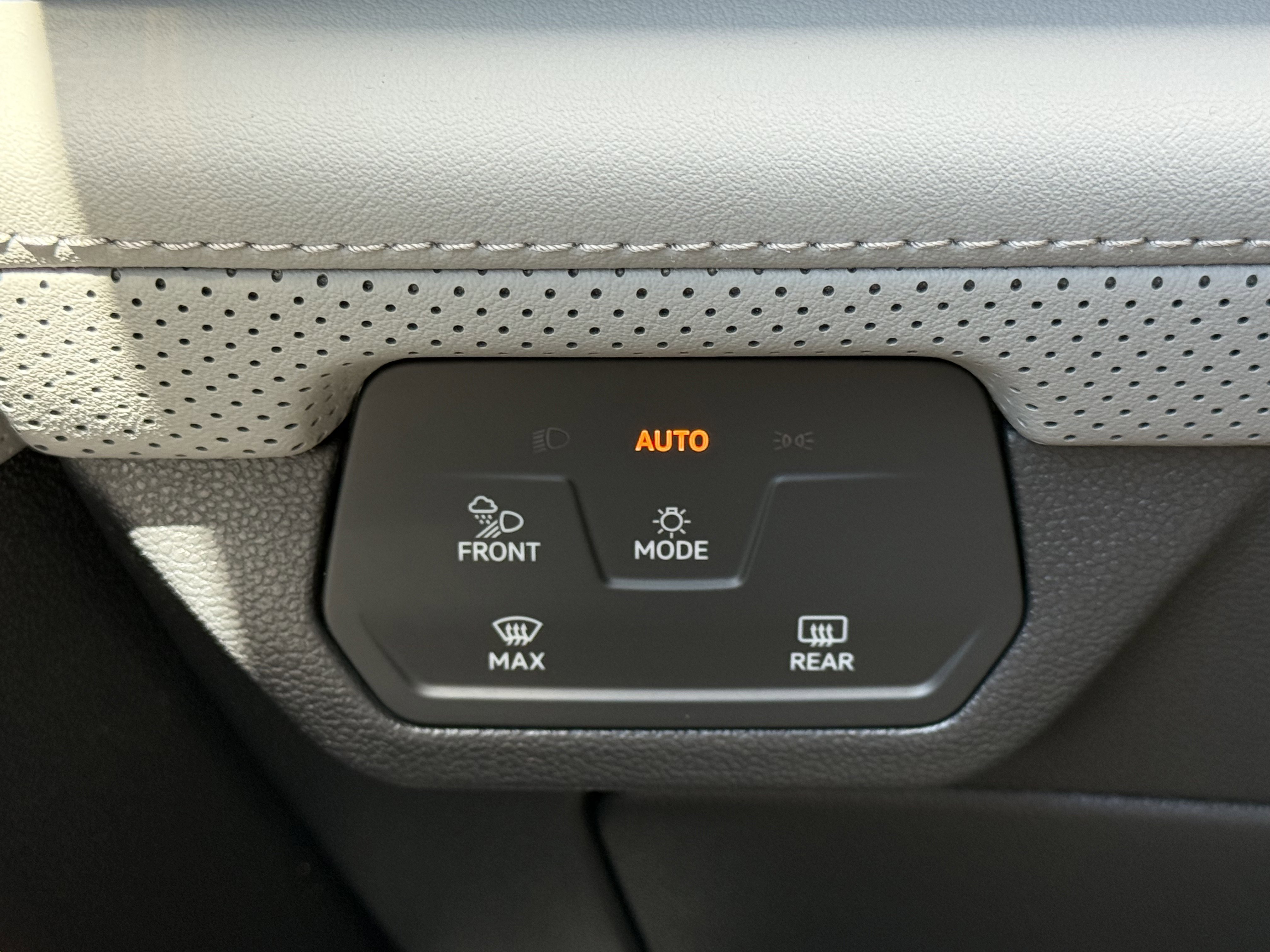 2026 Volkswagen Atlas Peak Edition SE photo 3