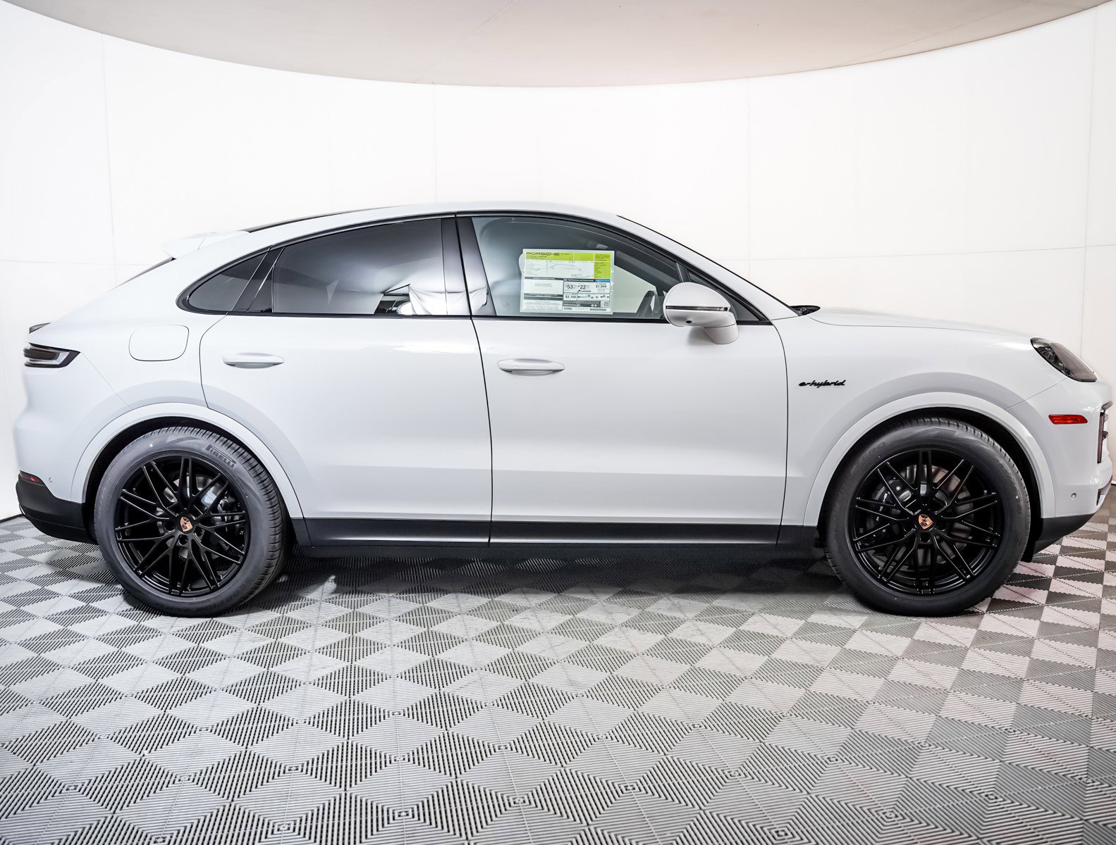 2025 Porsche Cayenne E-Hybrid Coupe photo 9
