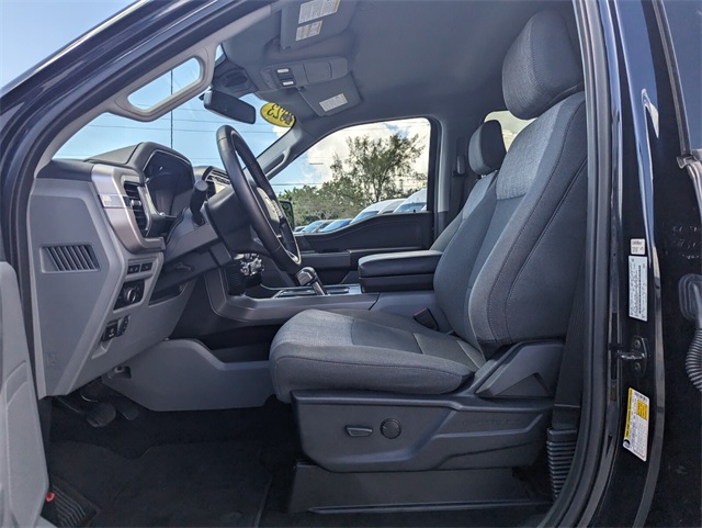 2023 Ford F-150 Lightning XLT photo 4