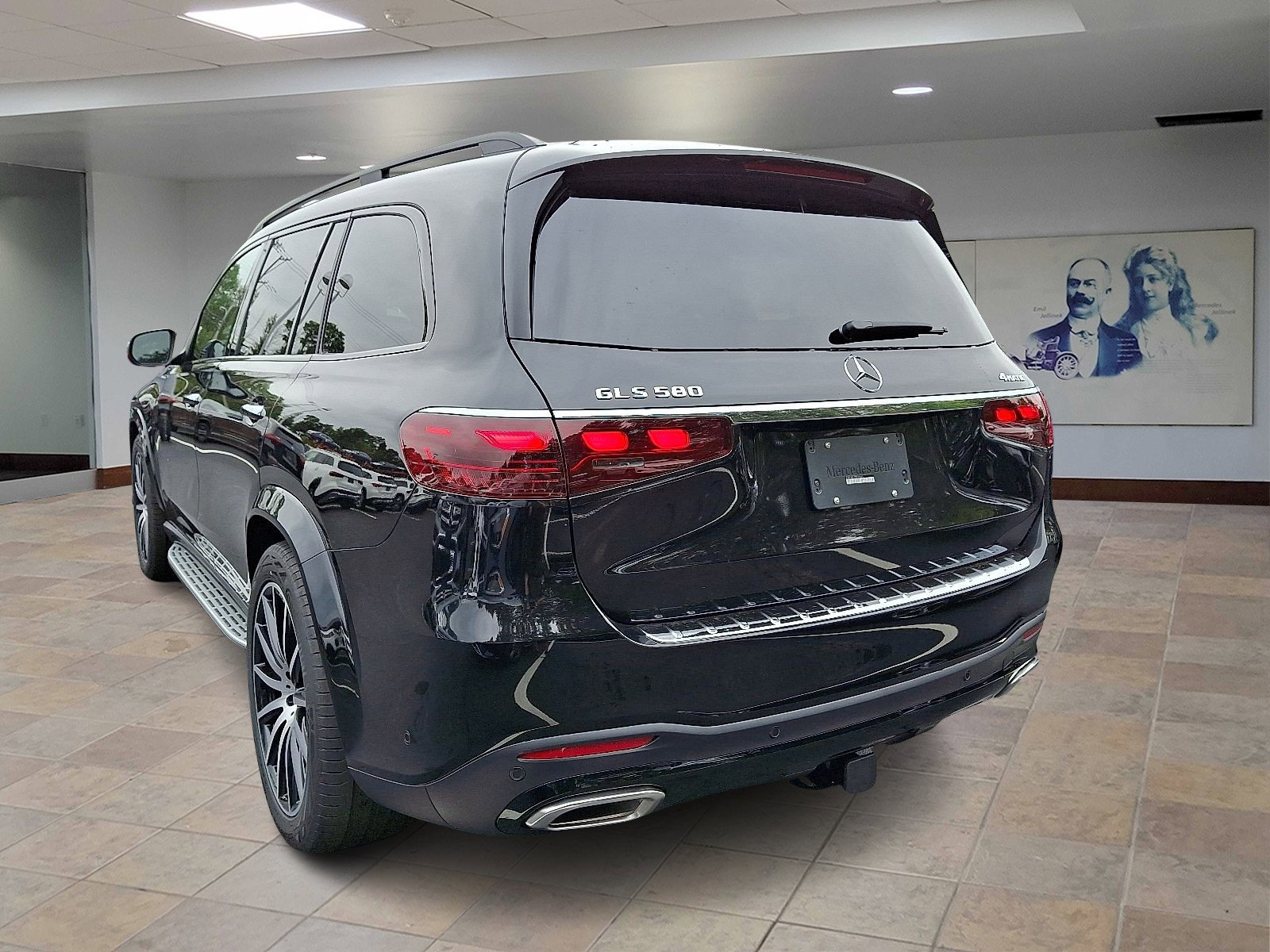 2026 Mercedes Benz GLS 580 4MATIC photo 4