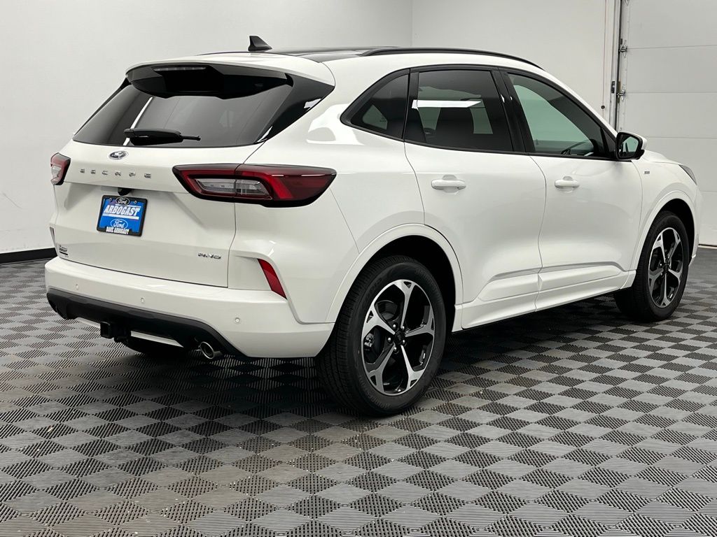 2024 Ford Escape ST-Line Select photo 2