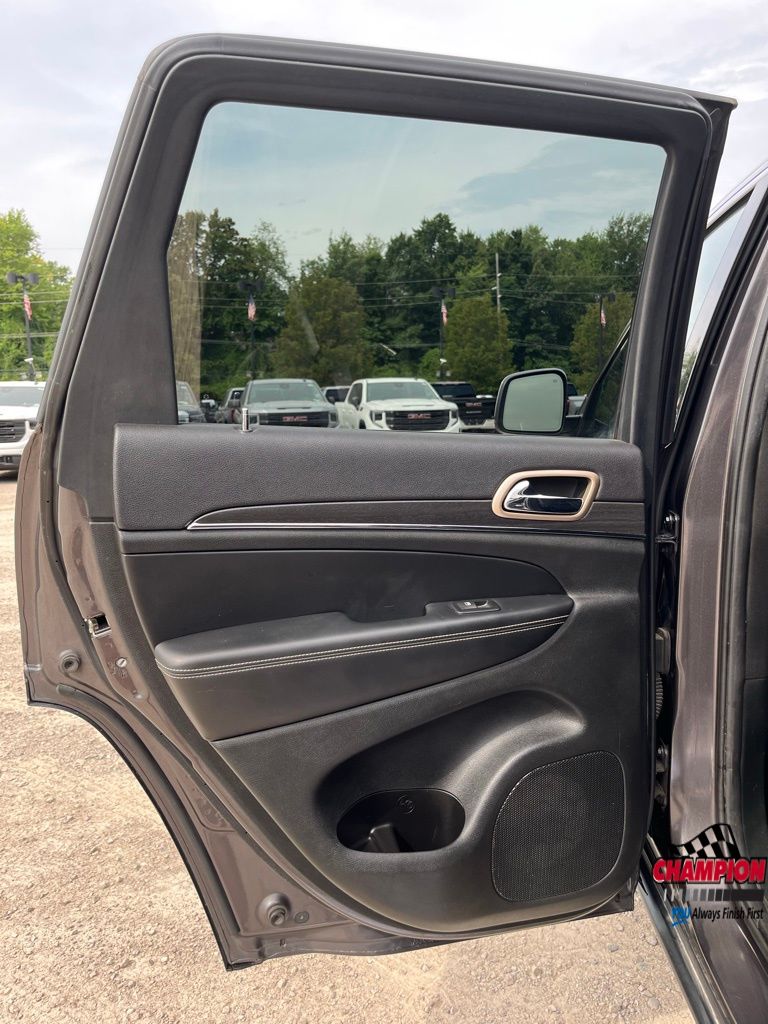 2015 Jeep Grand Cherokee Limited photo 16