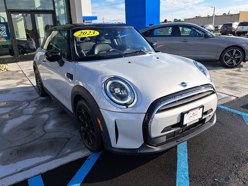 2023 Mini Cooper Signature photo 3