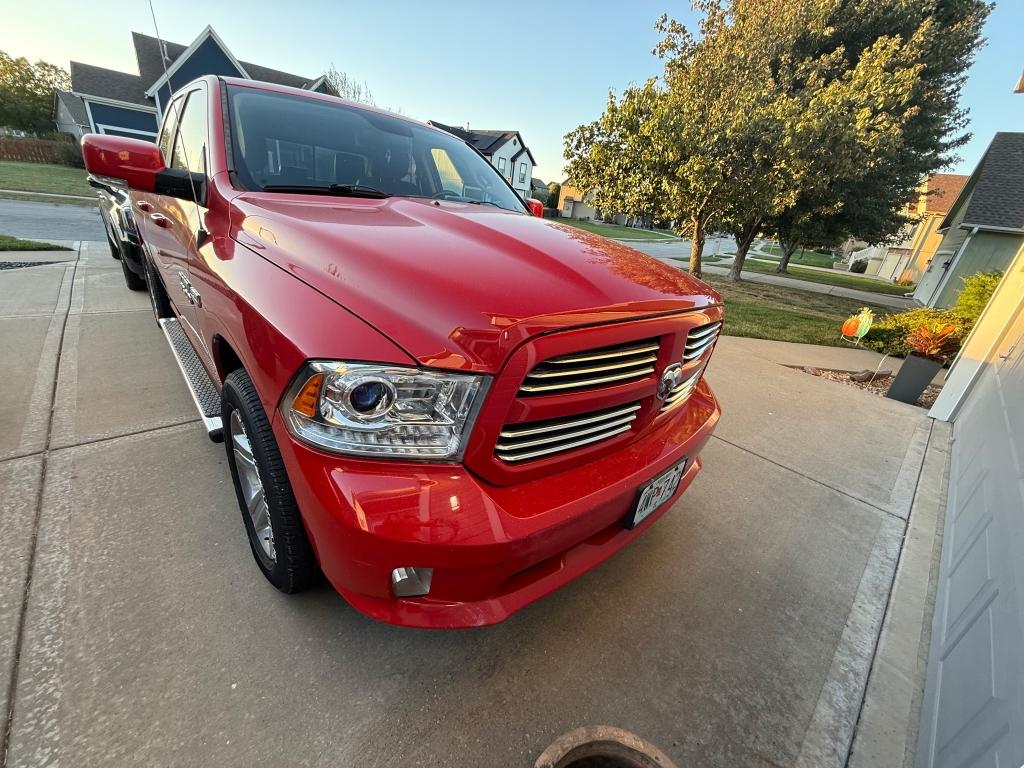 2013 Ram 1500 Sport photo 2