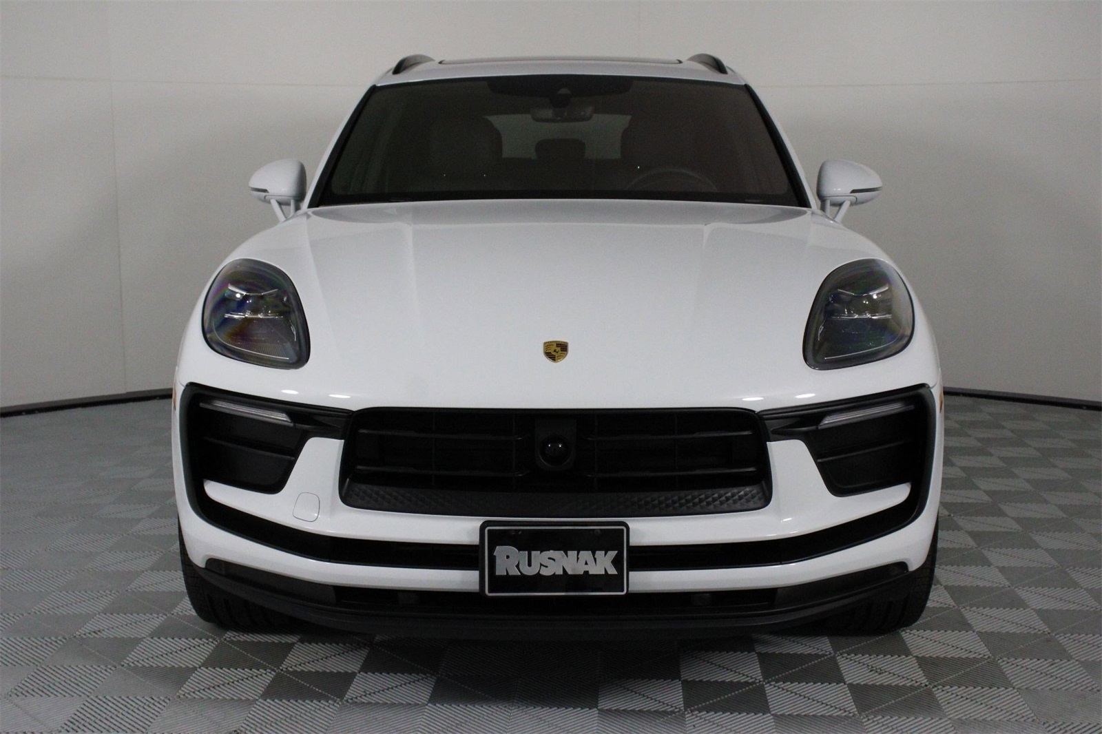 2025 Porsche Macan photo 10