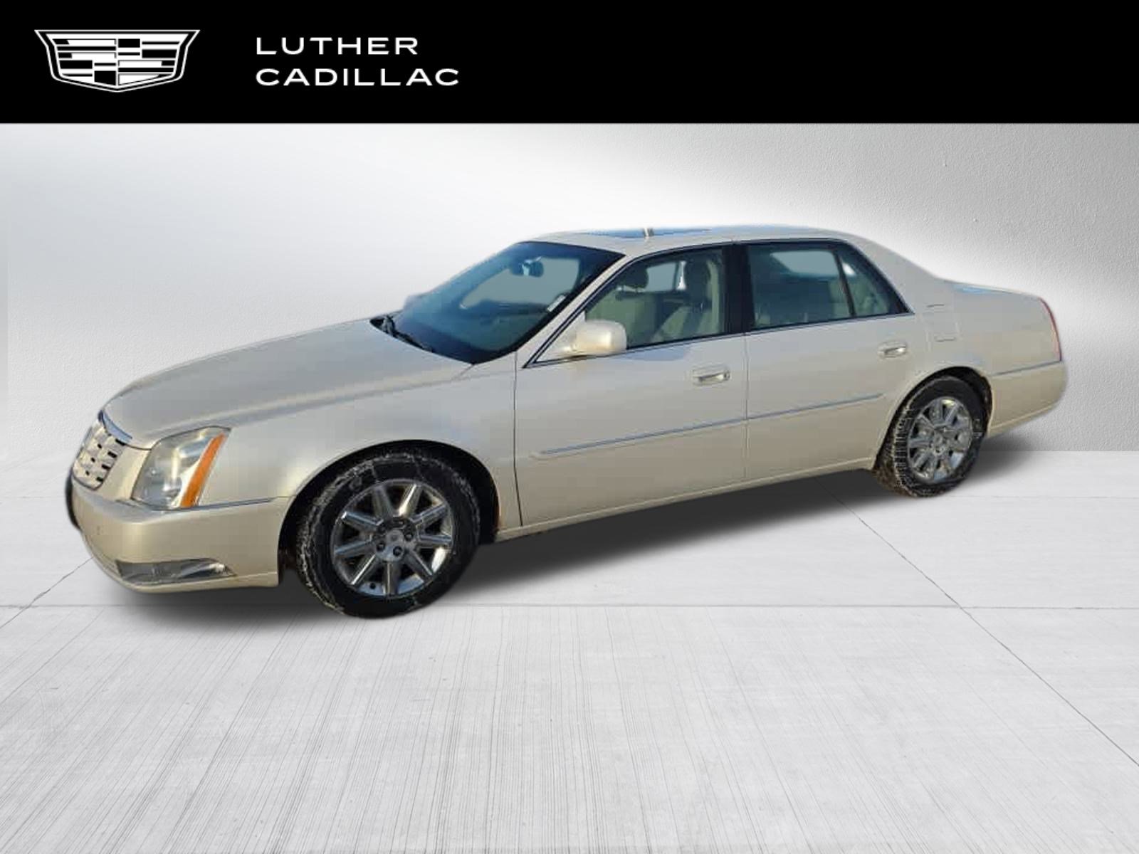 2011 Cadillac DTS Premium Collection's photo