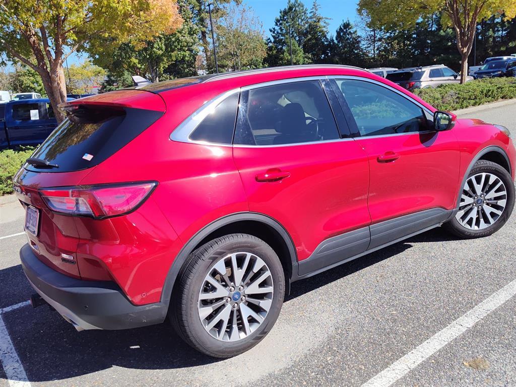 2020 Ford Escape Titanium photo 4