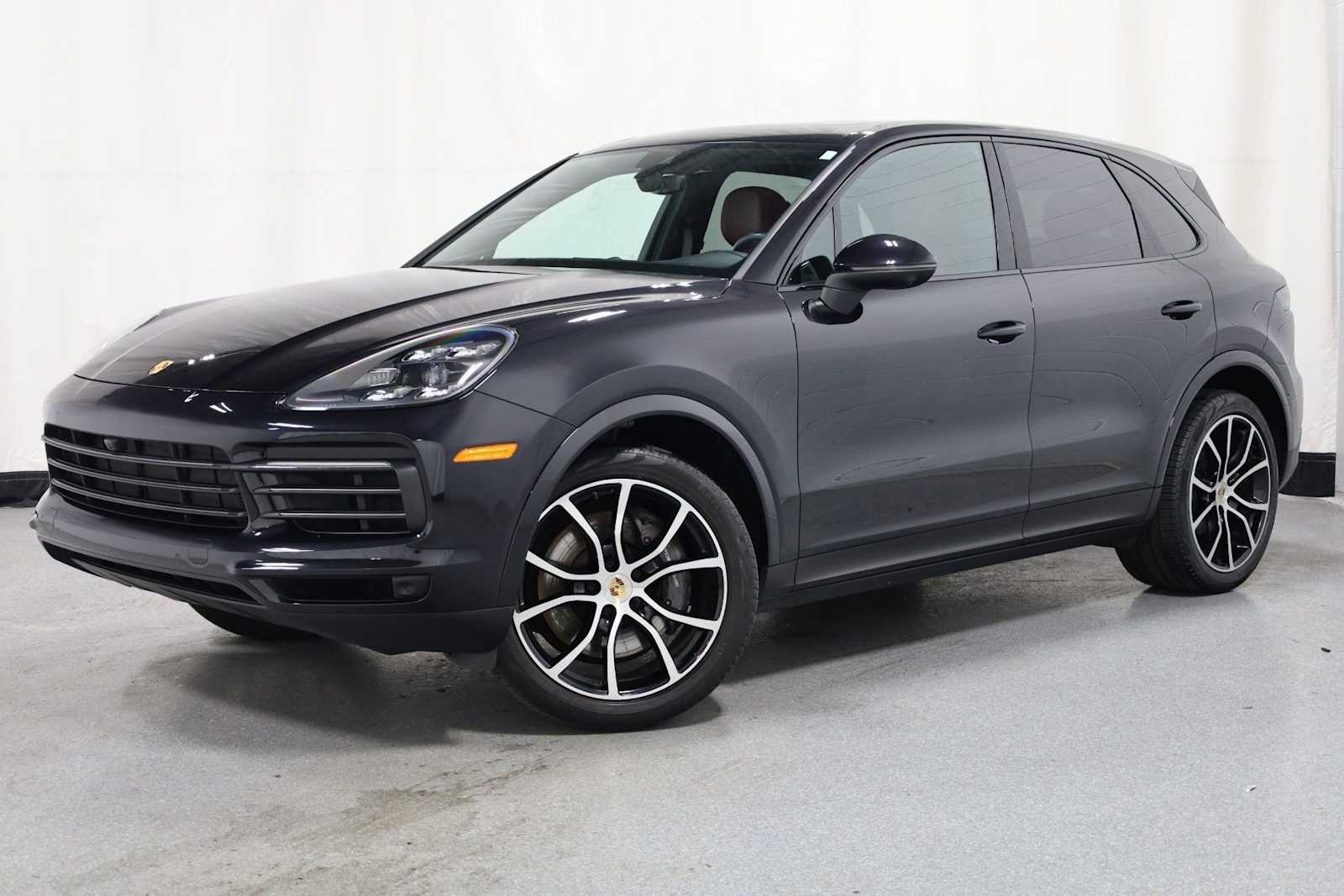 2022 Porsche Cayenne Platinum Edition's photo