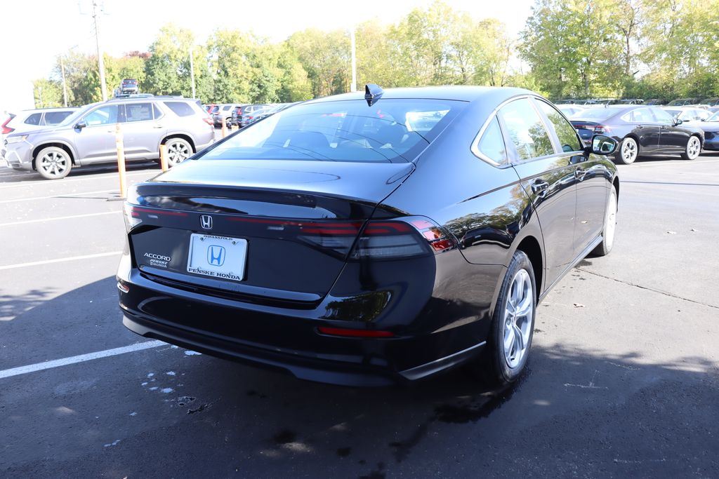 2025 Honda Accord LX photo 4