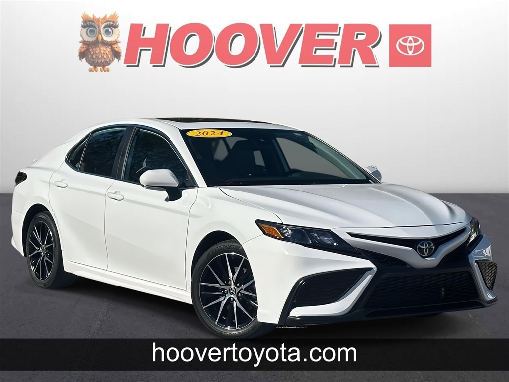 2024 Toyota Camry SE's photo