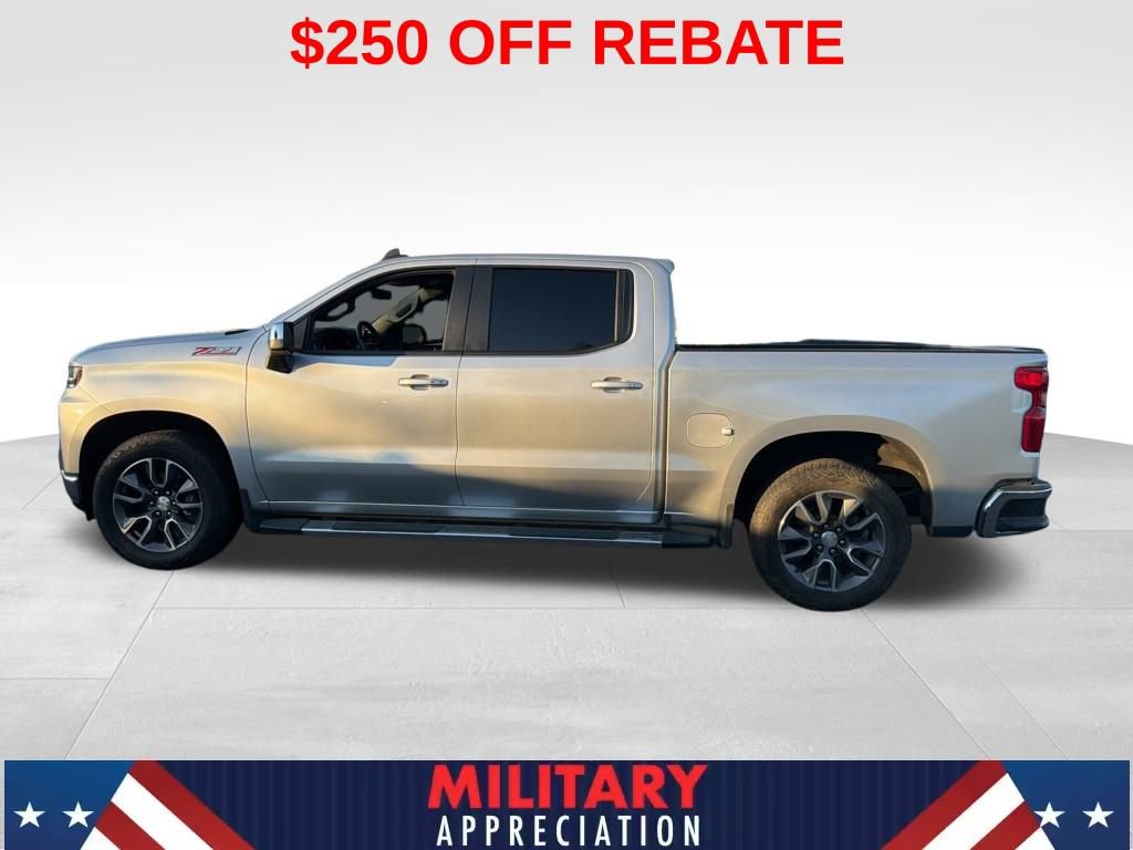 2022 Chevrolet Silverado 1500 LT photo 2