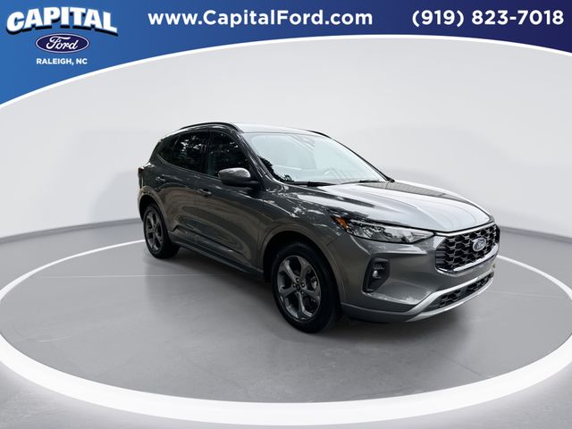 2023 Ford Escape ST-Line Select photo 2