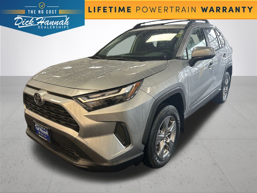 2025 Toyota RAV4 XLE's photo