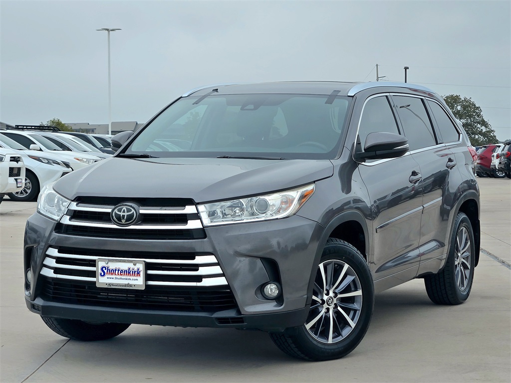 2018 Toyota Highlander XLE photo 2