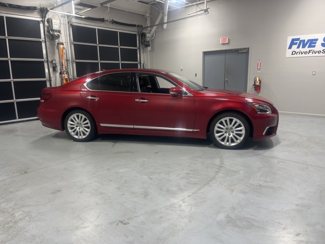 2016 Lexus LS Base's photo