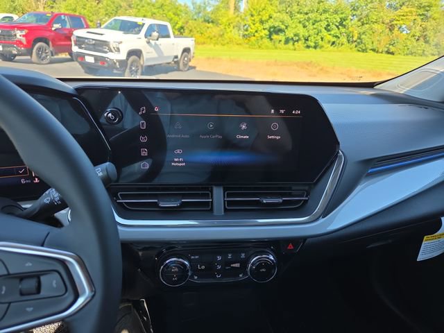 2025 Chevrolet Trax LT photo 18