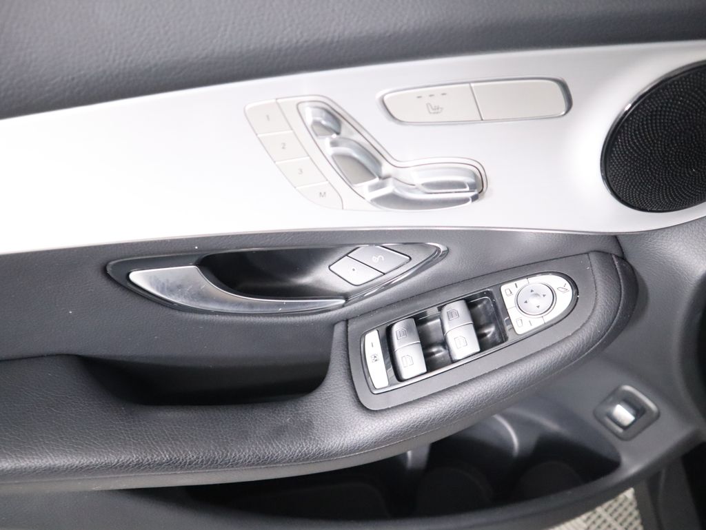 2022 Mercedes Benz GLC 300 S photo 22