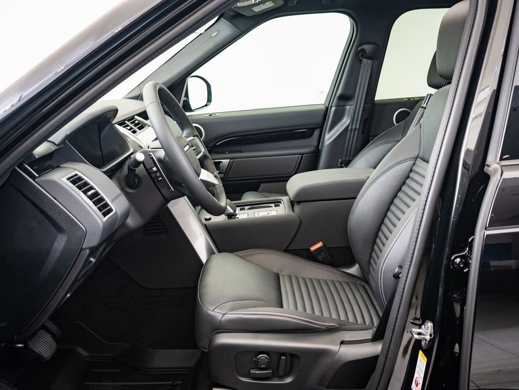 2025 Land Rover Discovery S photo 14