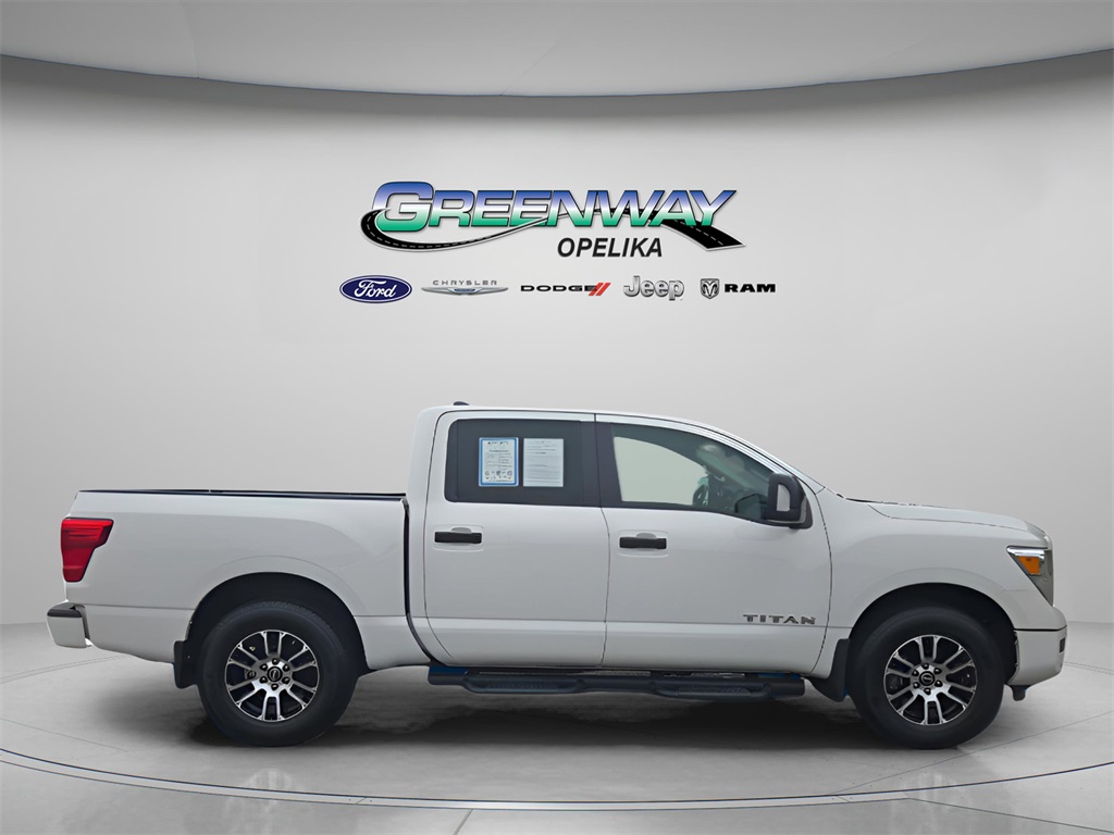 2024 Nissan Titan SV photo 3