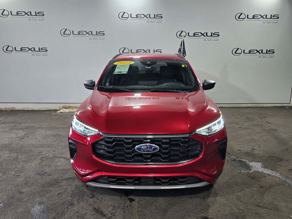 2023 Ford Escape Hybrid ST-Line photo 2
