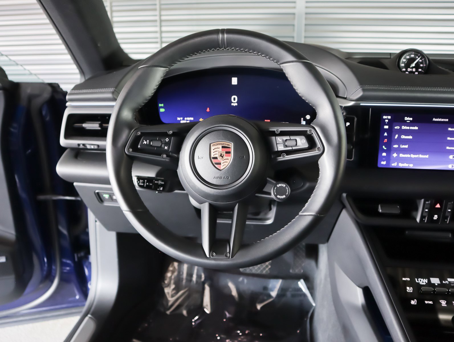 2024 Porsche Macan Electric 4 photo 15